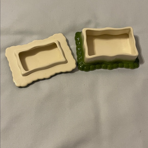 Floral Ceramic Trinket Box with Green Trim - Picture 2 of 3
